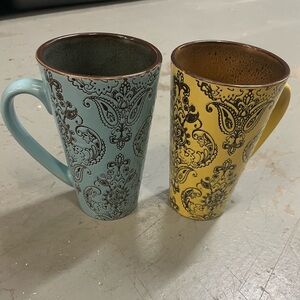 Yellow and blue pattern set of latte mugs